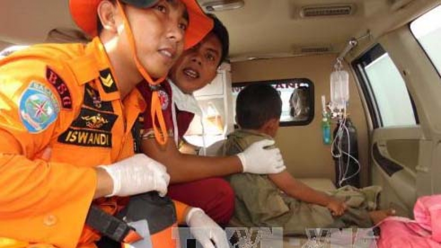Indonesia: passenger boat capsizes in storm, military plane crashes