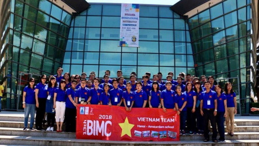 Vietnam tot up 43 awards at international maths competition