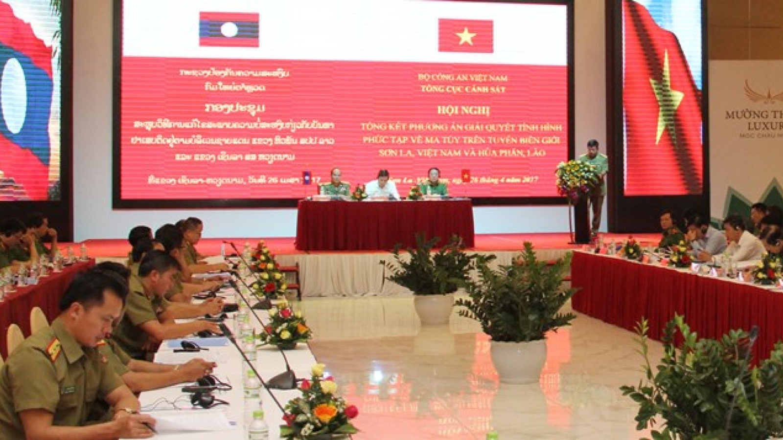 Vietnamese, Lao provinces intensify crackdown on drug crimes
