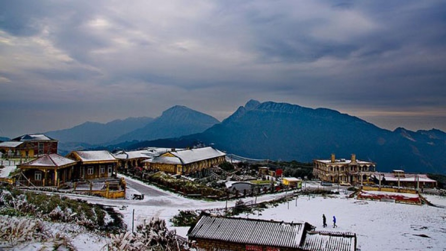 Mau Son peak covered in snow