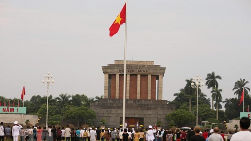 More than 50,000 people pay tribute to President Ho Chi Minh