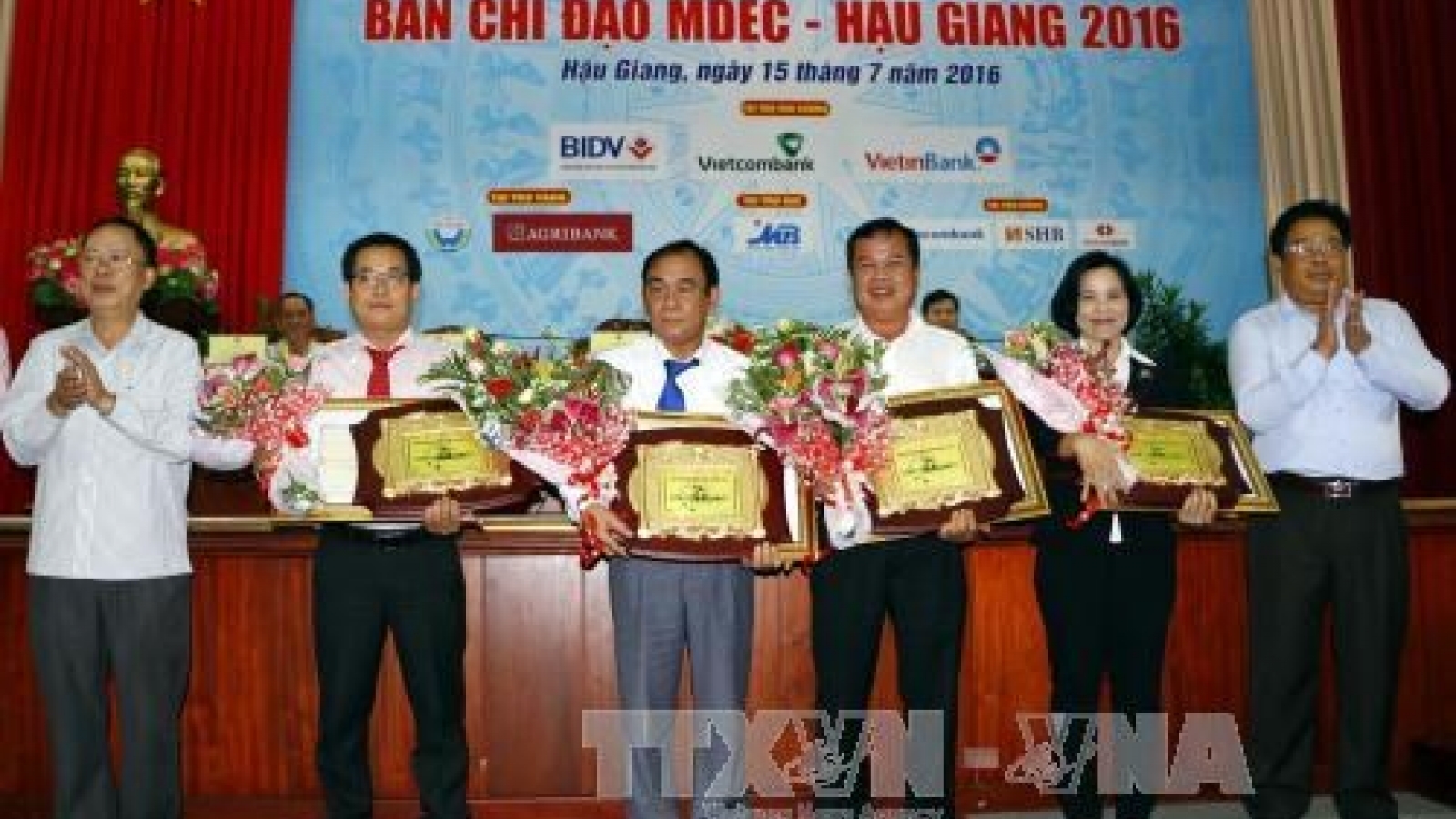 MDEC 2016 raises big fund for social welfare in Mekong Delta