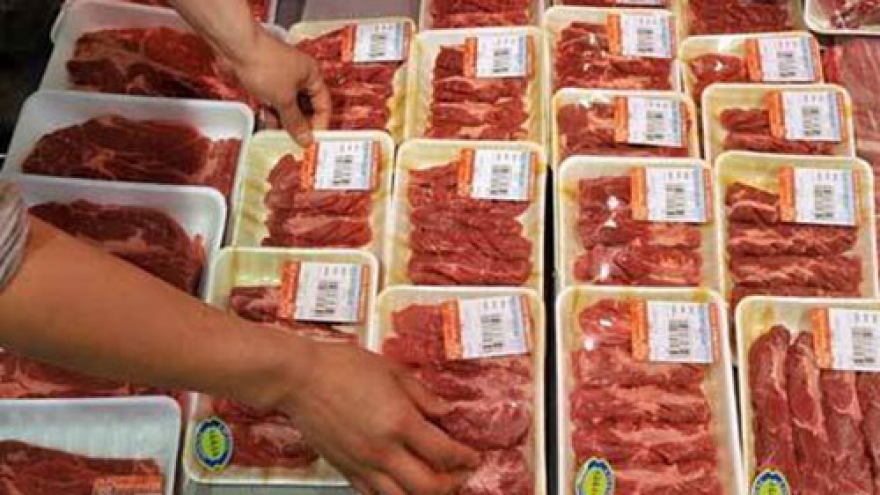 Foreign meat flooding onto Vietnam market