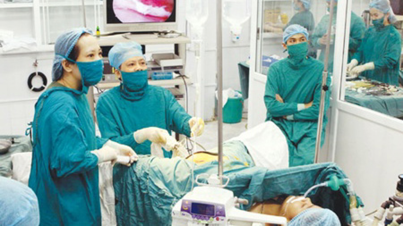 Australia donates child healthcare equipment to Khanh Hoa