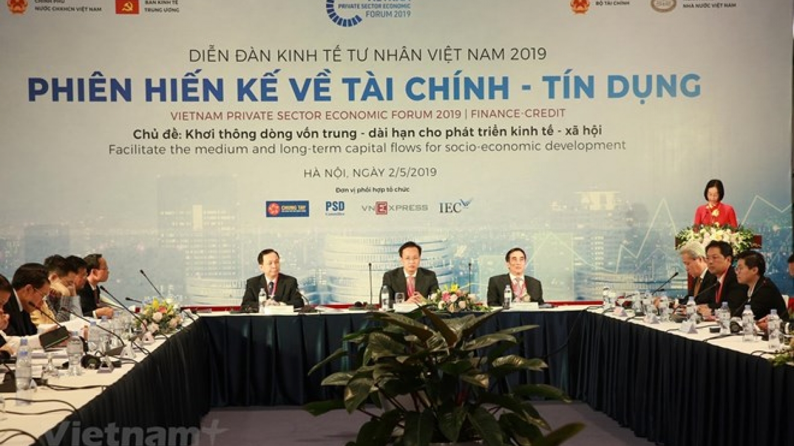 Experts suggest unchaining medium-, long-term capital