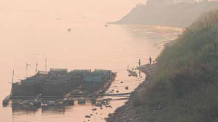 
        Mekong River level in northeast Thailand rises
                              