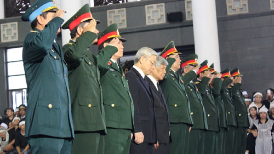 Memorial service for 18 victims of Hanoi helicopter crash
