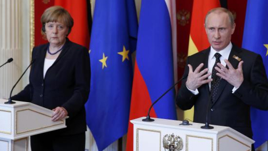 Merkel under pressure from her own ahead of EU migration summit