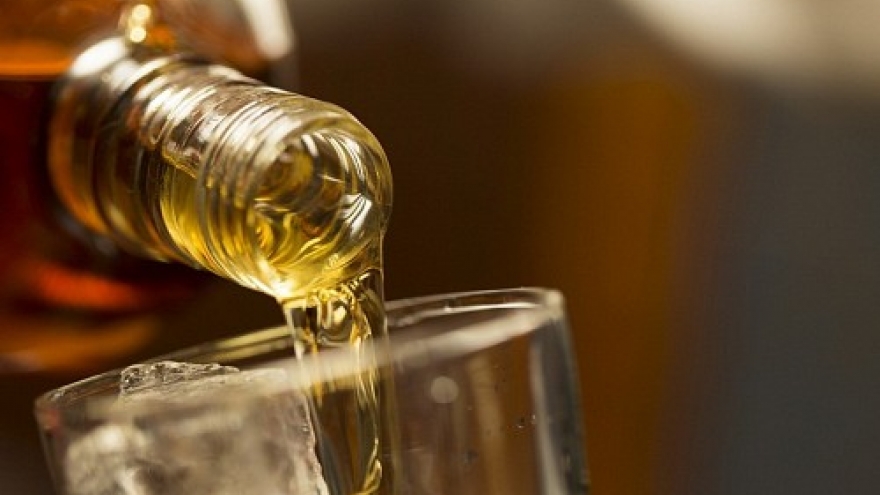 Foreigner in Hanoi hospitalized for suspected methanol poisoning
