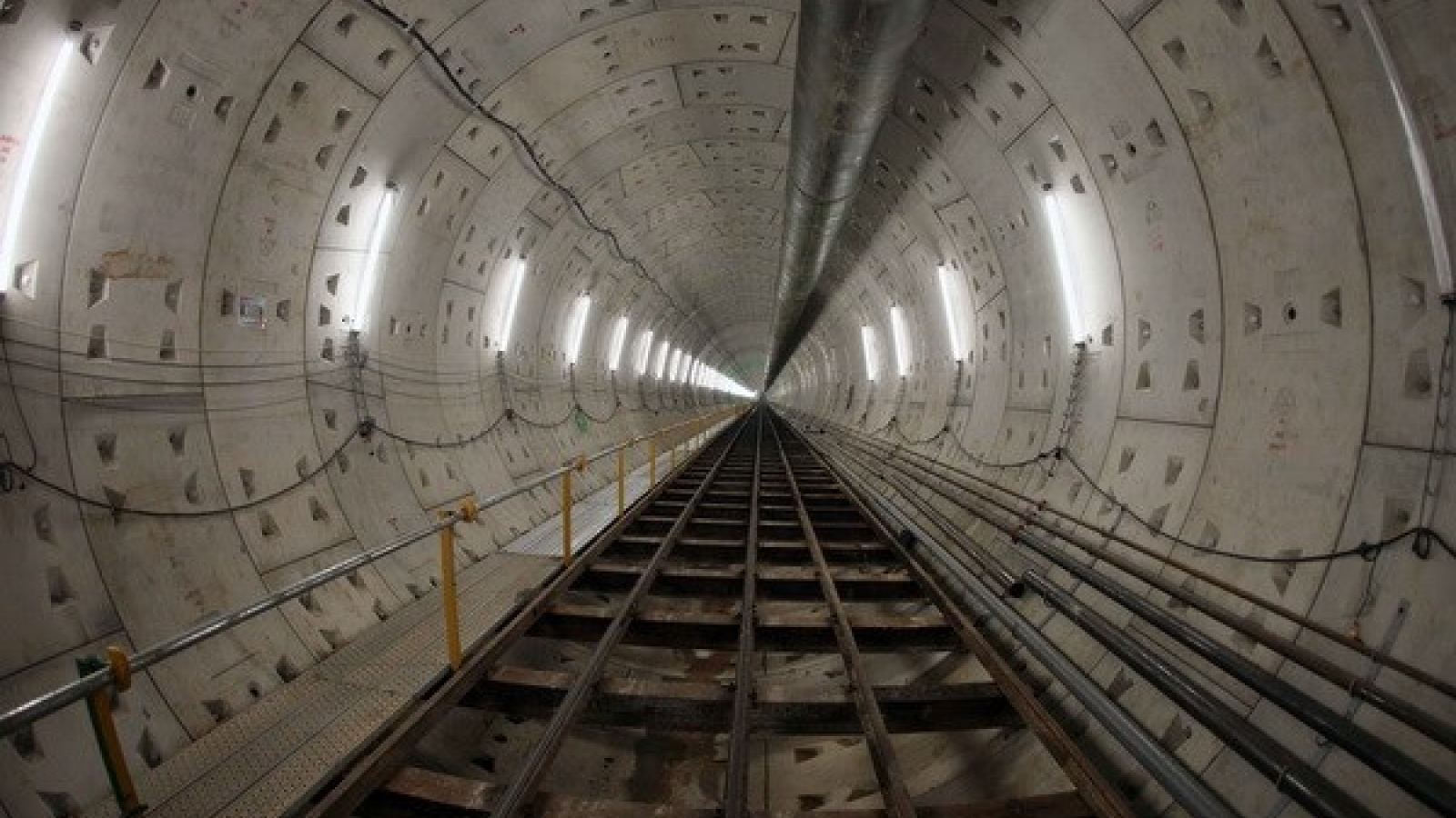 Spain helps HCM City build metro line