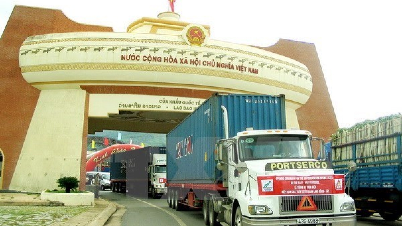 Vietnam, China enhance land border gate management