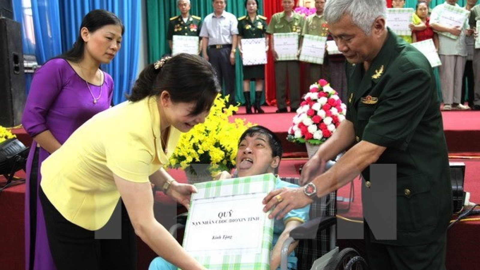 Defence Minister vows joint work with AO victims association