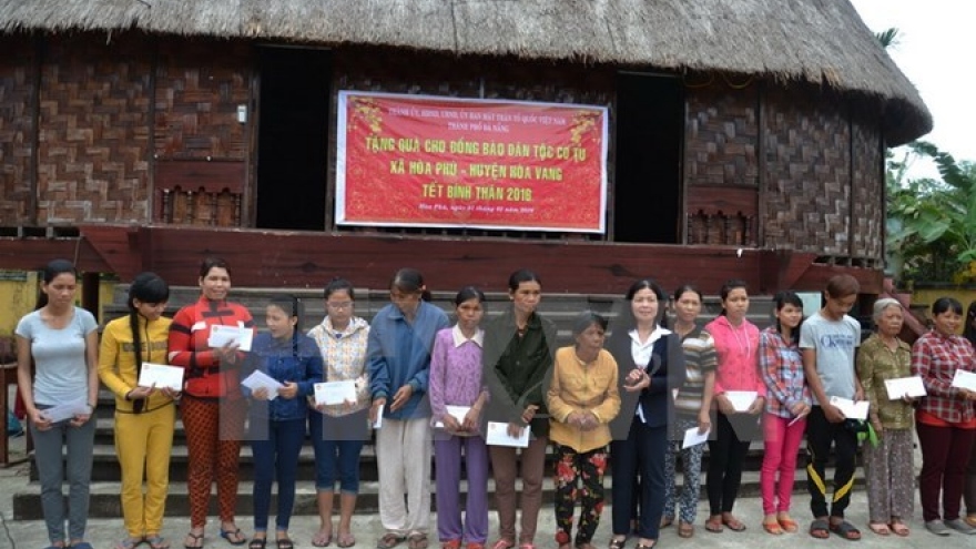 Trade union hands out goodies to needy workers