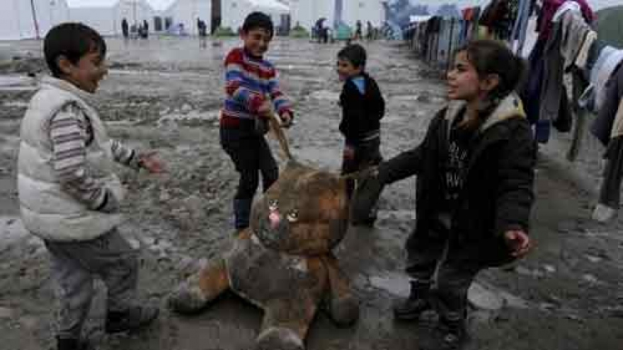
        Turkey says to halt EU migrant deal if no date given for visa-free travel
                              