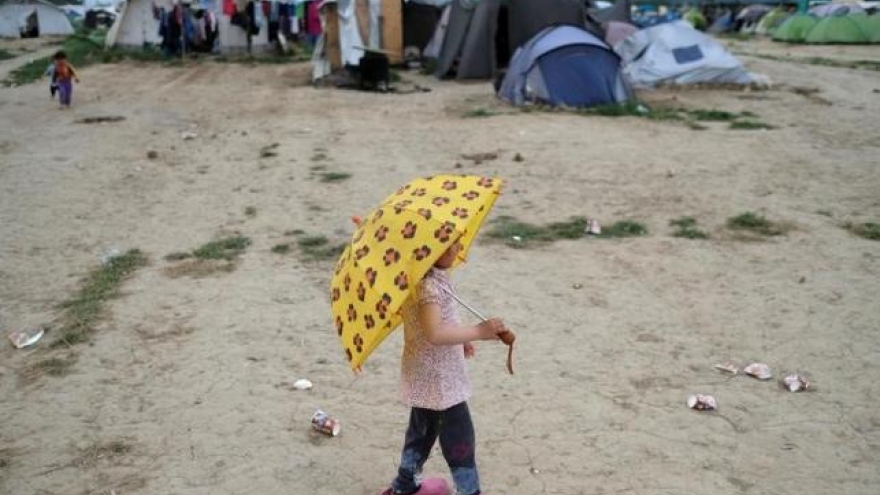 UN urges Greece to stop detaining migrant children