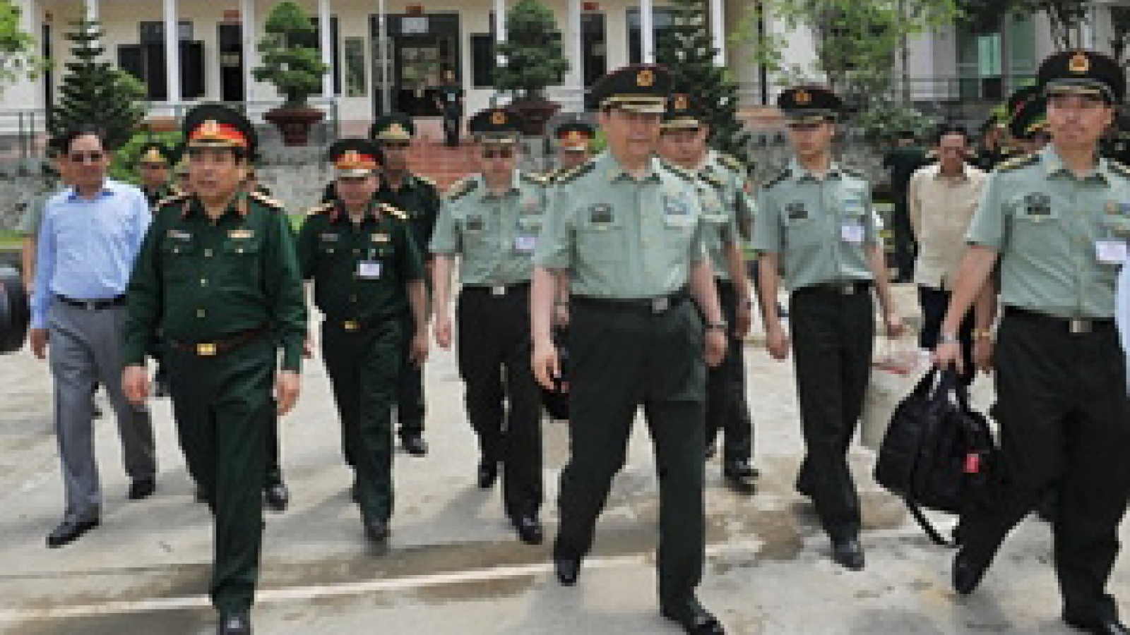 English course for military officers opens