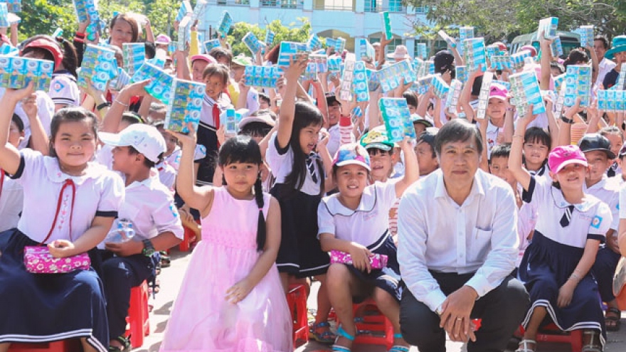 FrieslandCampina Vietnam offers milk for children