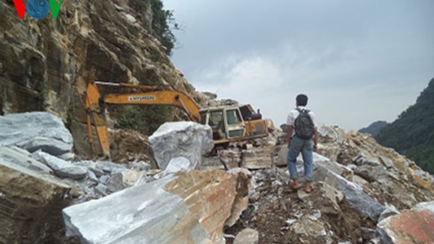 Stone quarry collapse kills three in Nghe An