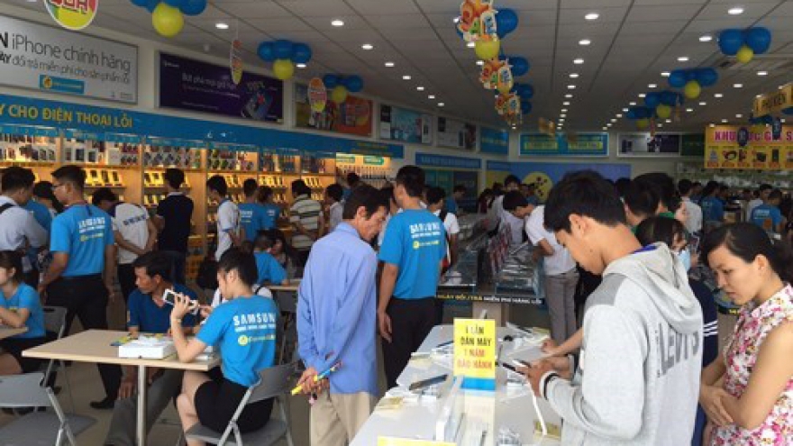 Top mobile retailer to open food store chain: reports