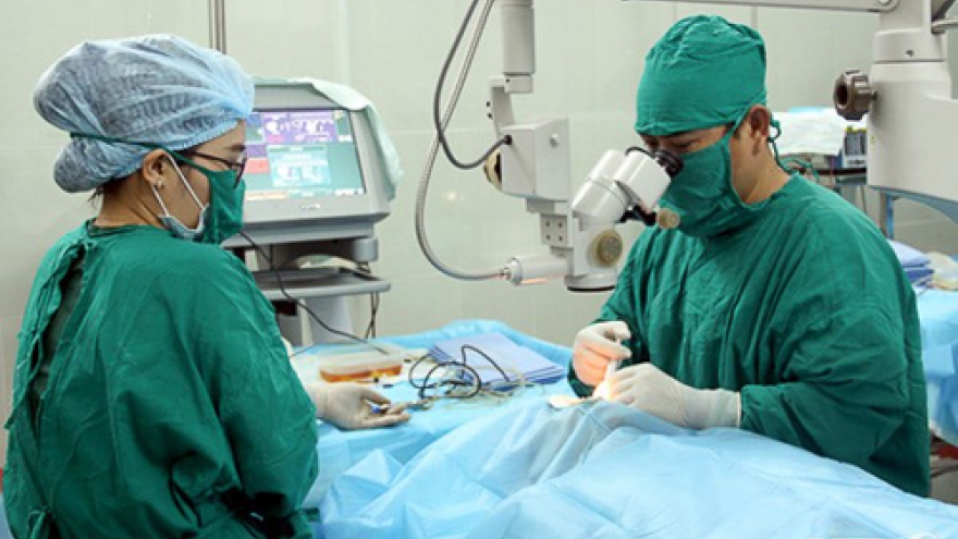 Free operations for people with cataracts in Ninh Thuan province