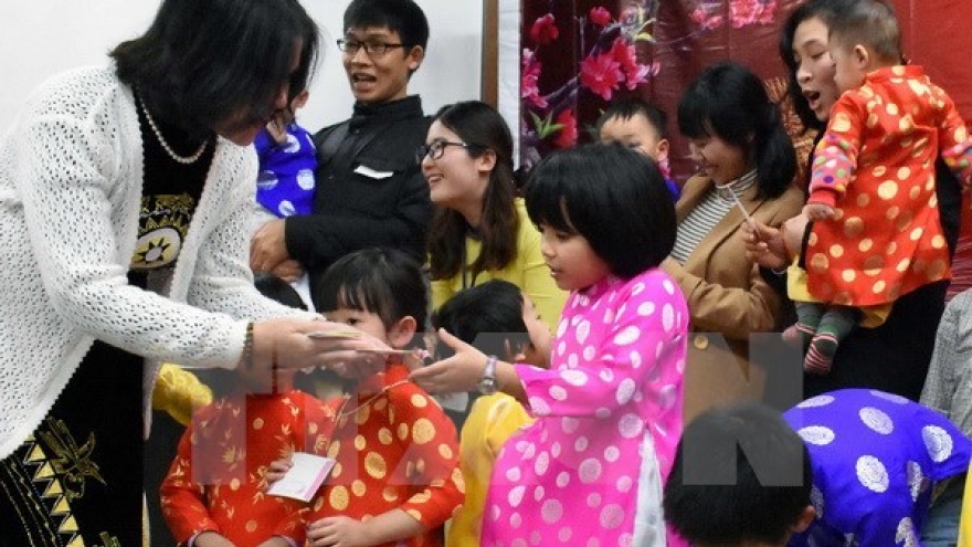 Money giving - a nice New Year custom