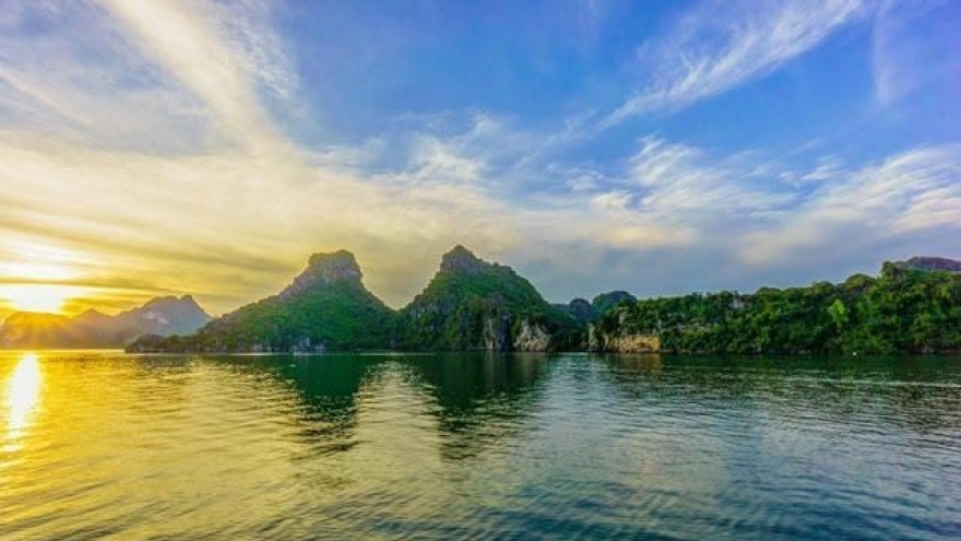 Ha Long Bay ranked in top 10 most beautiful sunrise spots in world