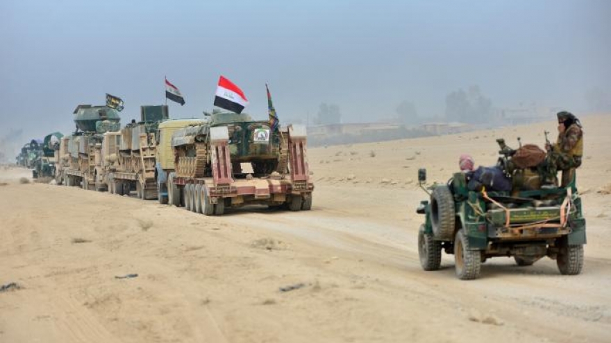 Iraqi forces make first push into Mosul