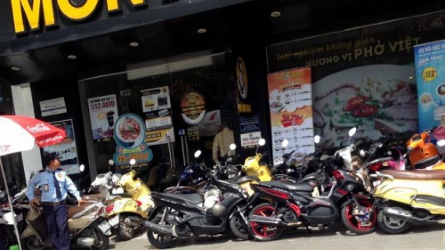 Who pays for parking fines in Vietnam? You or the café owner?