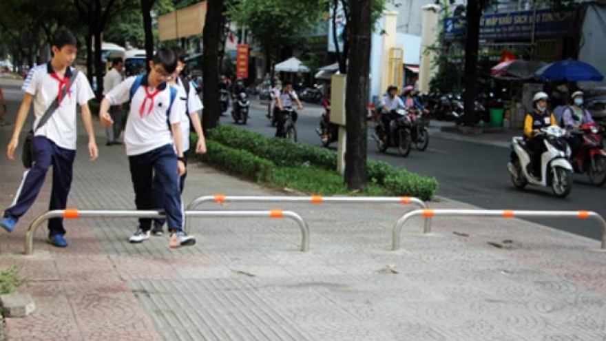 HCM City resorts to motorbike barriers on sidewalks