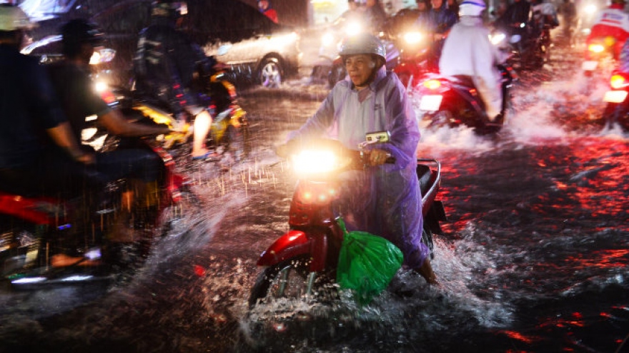 Clip: Ho Chi Minh City flooded in heavy rains