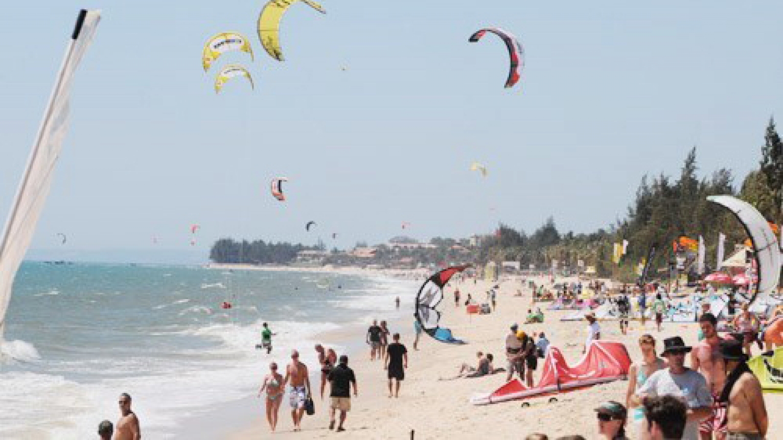 Popular central Vietnam beach reports surge in Chinese tourists