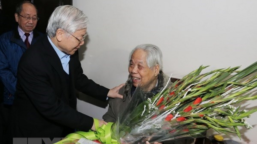 Leaders pay Tet visits to former Party chief Do Muoi