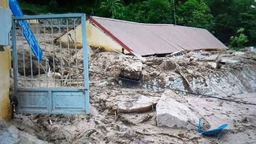 
        Historic flooding causes VND1 trillion damage in Muong Lat
                              