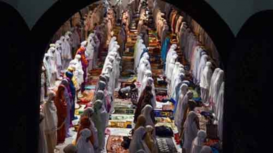Muslims begin the holy month of Ramadan