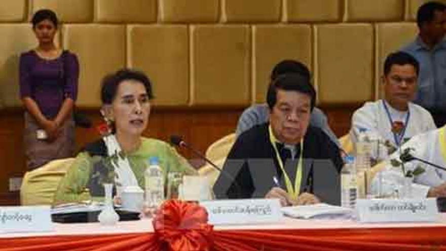 
        Myanmar lays out policy guidelines for peace process
                              