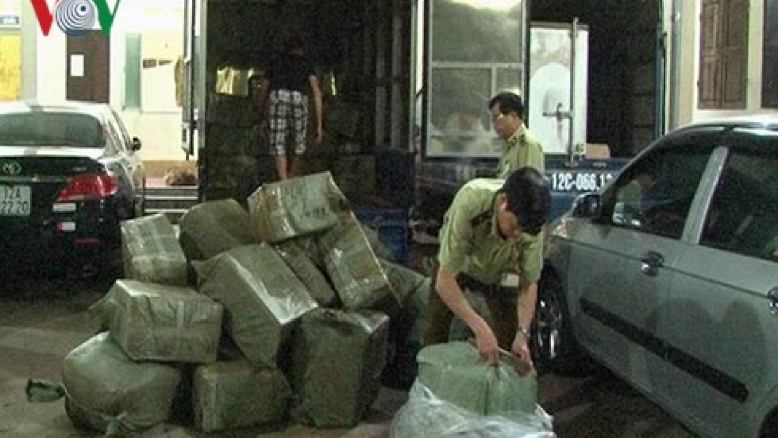 Lang Son seizes illegally imported cosmetic products