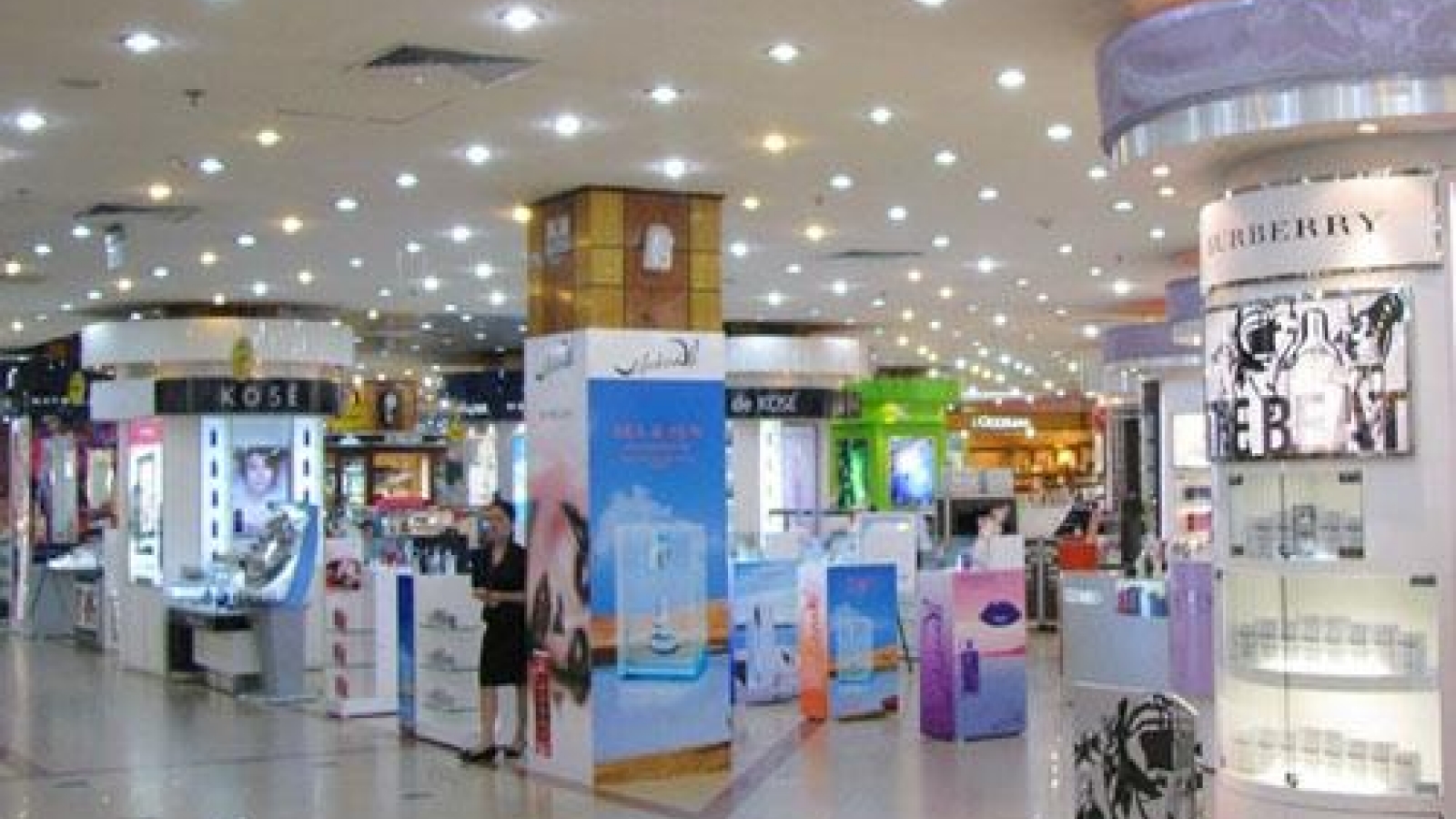 Survey reveals Vietnamese prefer American cosmetics