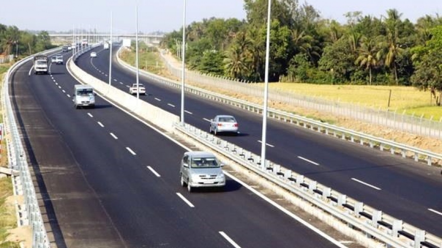 My Thuan – Can Tho Expressway awaits study