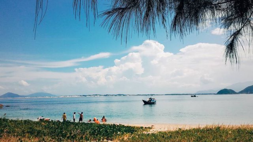 Exploring natural beauty of Hon Nua island in Phu Yen