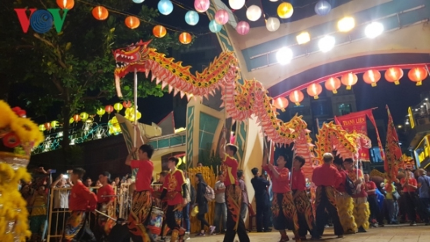Crowds pour onto streets to celebrate Nguyen Tieu Festival in HCM City