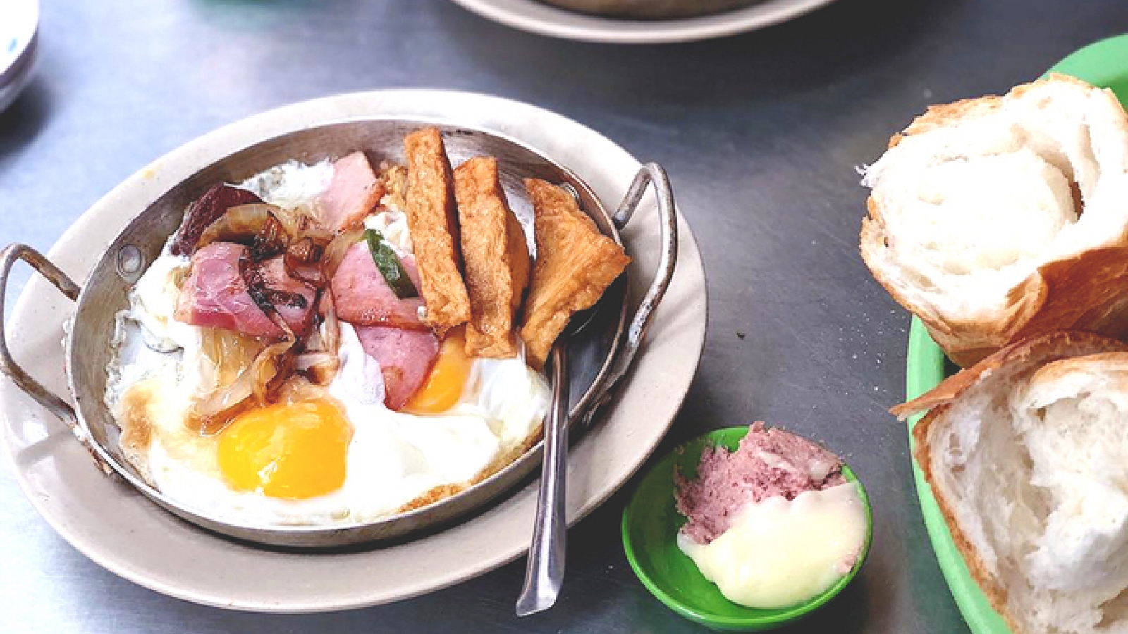 5 street food spots deep rooted in the heart of Saigonese