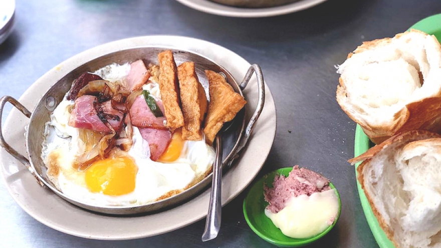 5 street food spots deep rooted in the heart of Saigonese