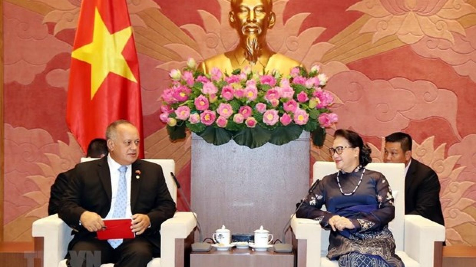 NA Chairwoman receives Venezuelan guests