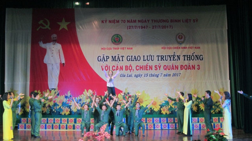 Paying gratitude to national contributors