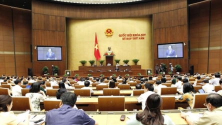 Lawmakers discuss bills on public security, animal husbandry