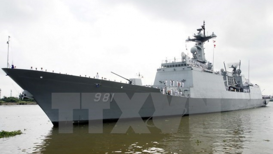 RoK’s naval ships enter Cam Ranh port, visiting Vietnam