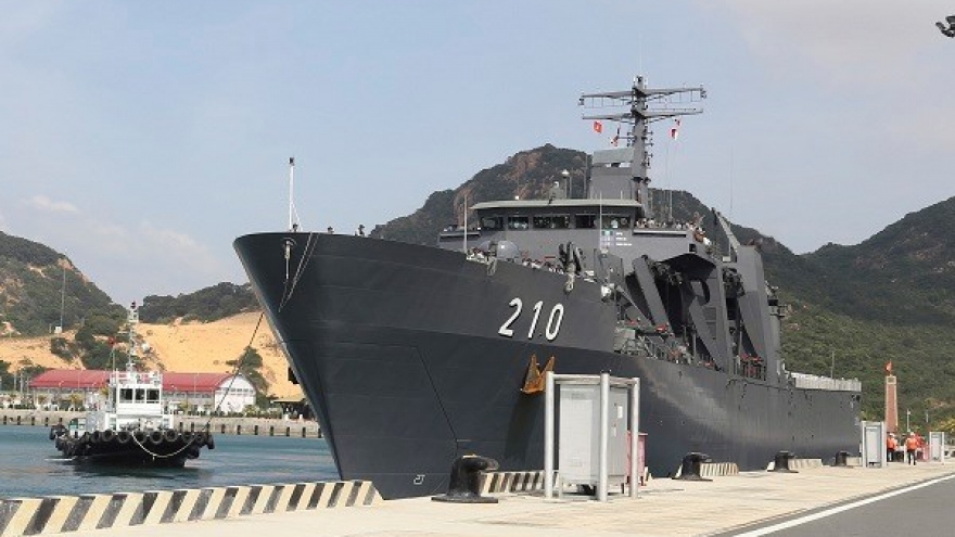 Singaporean naval ship visits Khanh Hoa