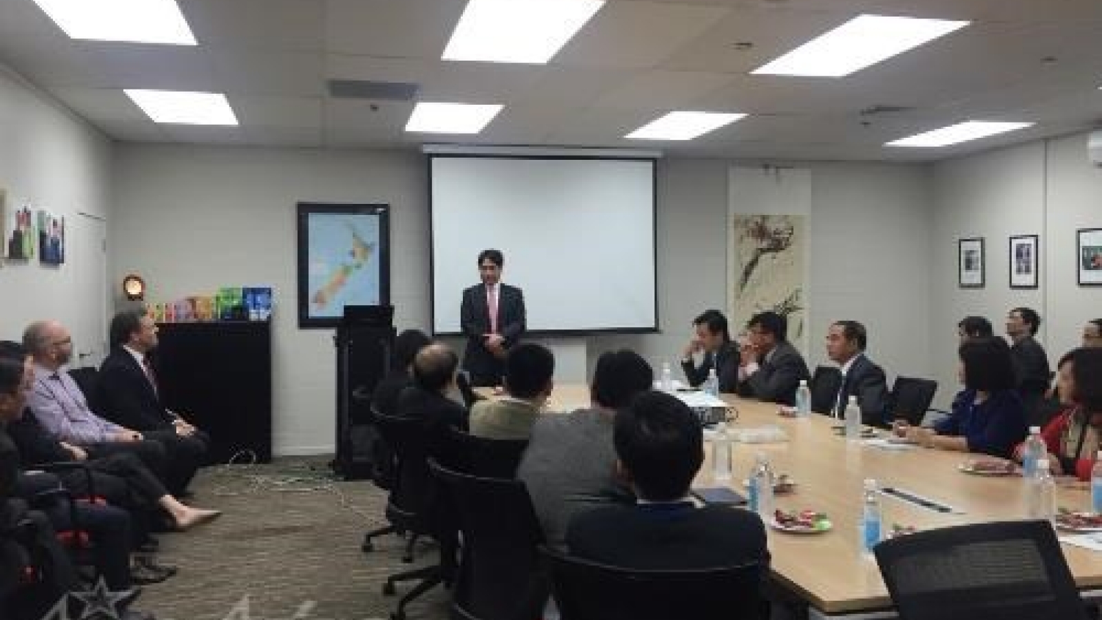 Vietnam, New Zealand step up business links