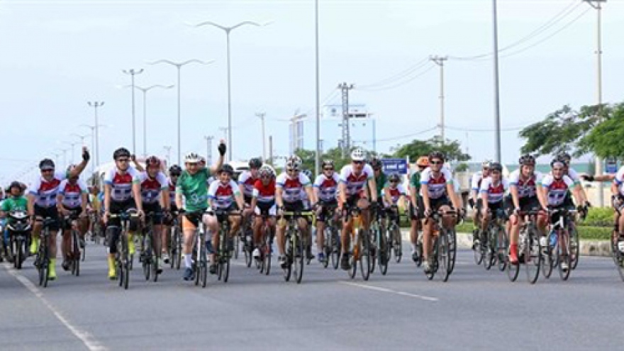Cyclists race for charity in central region