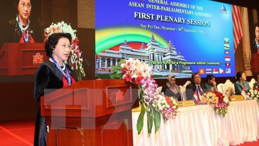 NA Chairwoman meets with Vietnamese in Myanmar